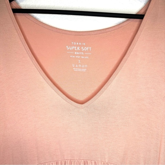 Torrid Women’s Plus Size Super Soft Knit Shirt Tunic Size 1 Peach V Neck - Picture 2 of 8